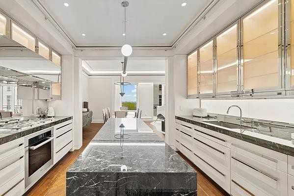 Central Park S #22C - Photo 4 of 7