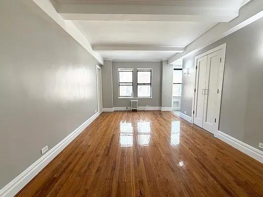 E 31st St #6C - Photo 2 of 19