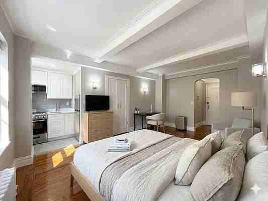 E 31st St #6C - Photo 3 of 19