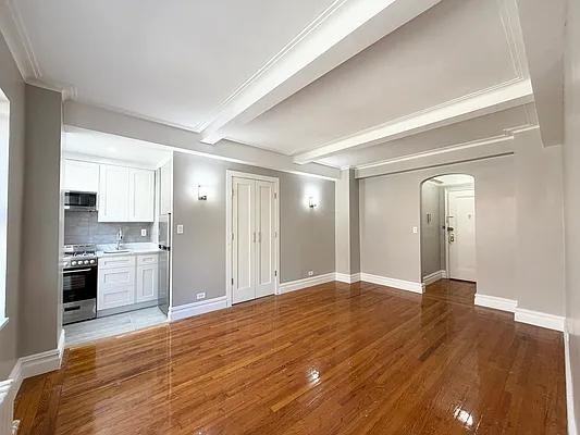 E 31st St #6C - Photo 4 of 19