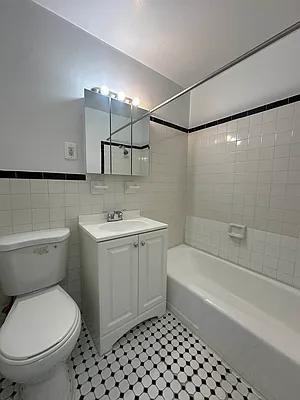 E 32nd St #2D - Photo 4 of 20