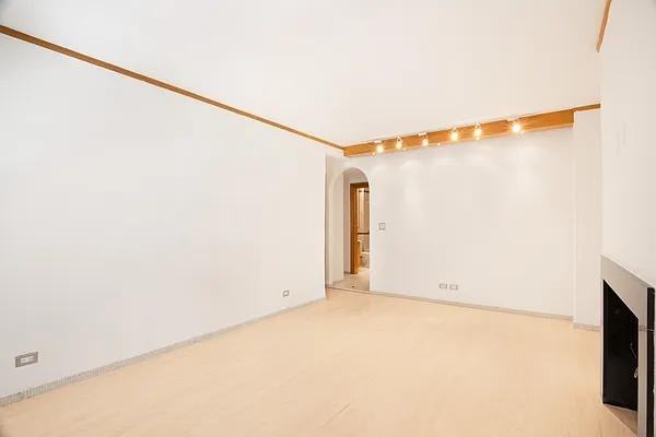 W 58th St #3B - Photo 4 of 20