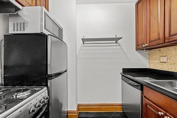 W 58th St #4A - Photo 7 of 20