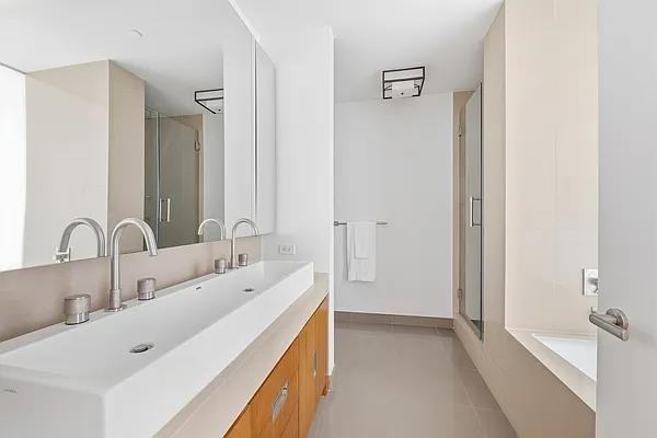 W 17th St #2508 - Photo 4 of 19