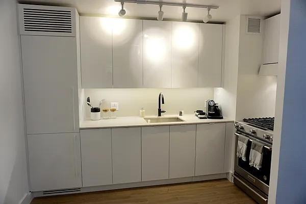 W 24th St #PHB - Photo 2 of 7