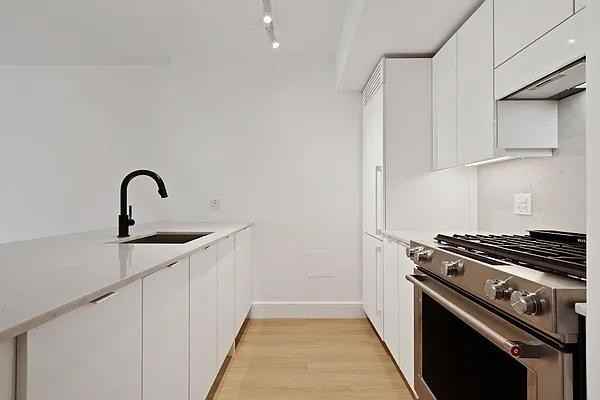 W 24th St #2E - Photo 2 of 20