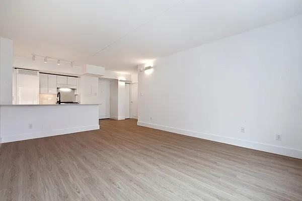 W 24th St #2E - Photo 3 of 20