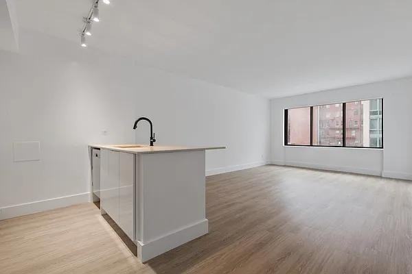 W 24th St #3B - Photo 4 of 19