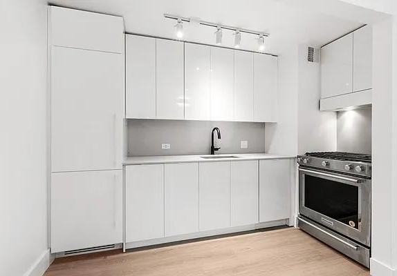 W 24th St #11C - Photo 3 of 19