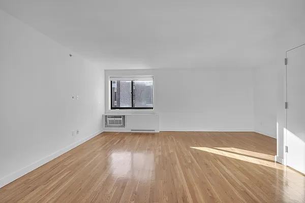 W 15th St #530 - Photo 3 of 20