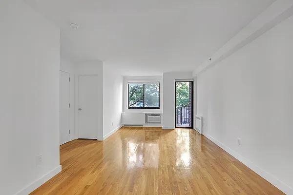 W 15th St #522 - Photo 2 of 8