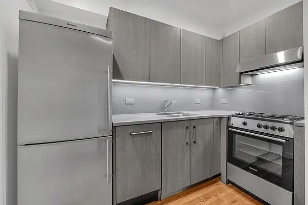 W 15th St #522 - Photo 4 of 8