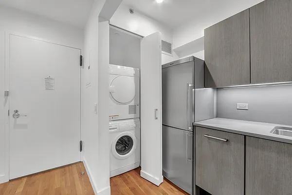 W 15th St #522 - Photo 5 of 8