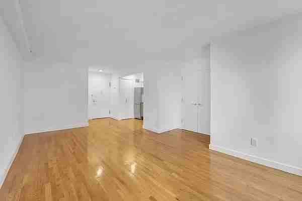 W 15th St #522 - Photo 6 of 8