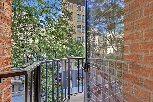 W 15th St #522 - Photo 7 of 8