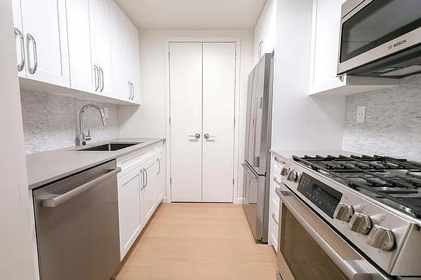 W 20th St #6B - Photo 4 of 20