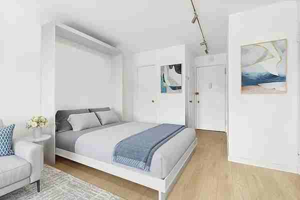 W 21st St #5E - Photo 3 of 7