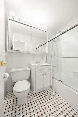 W 21st St #5E - Photo 5 of 7