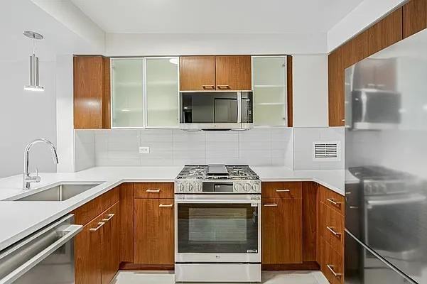 W 15th St #6H - Photo 3 of 13