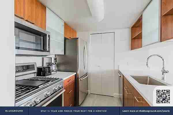 W 15th St #6A - Photo 7 of 20