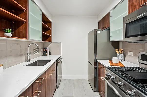 W 15th St #14G - Photo 3 of 14