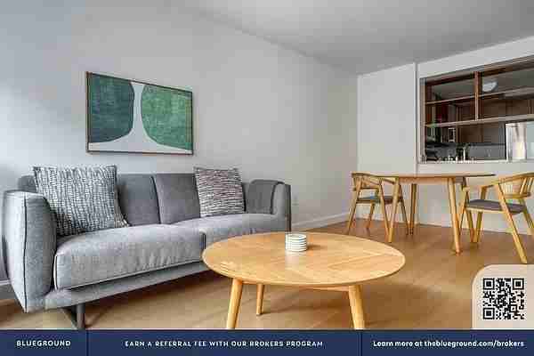 W 15th St #6G - Photo 4 of 20