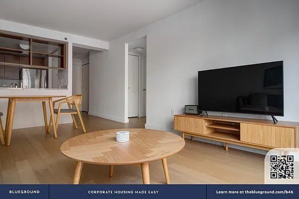 W 15th St #6G - Photo 5 of 20