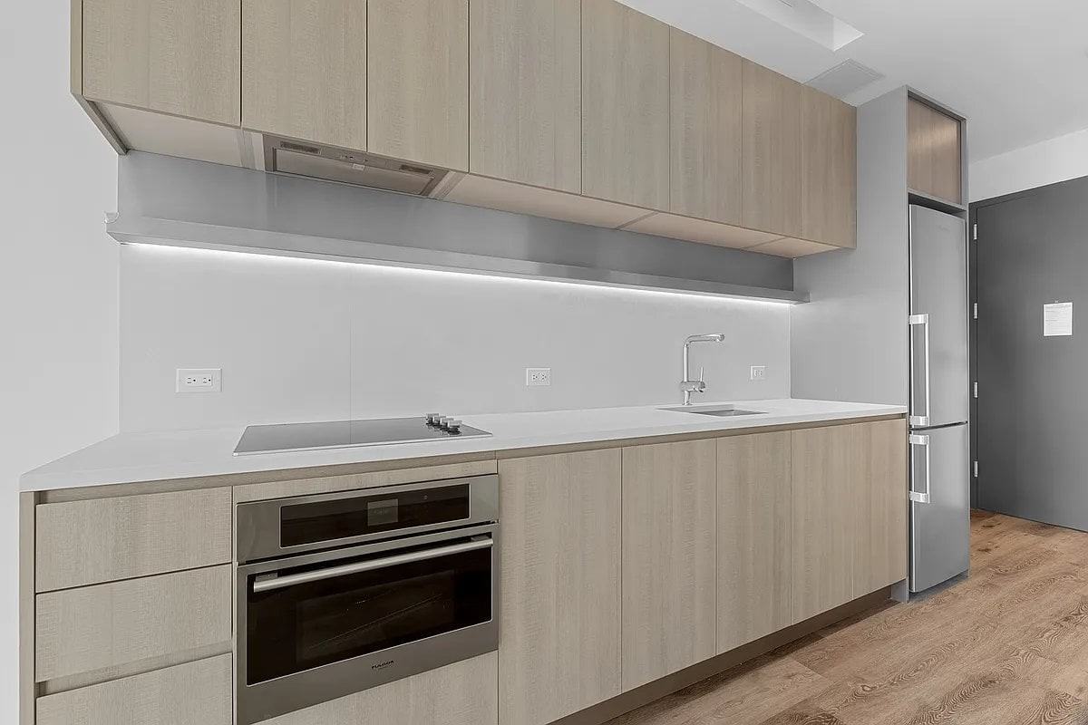 171 Chrystie St #8D - Photo 2 of 19