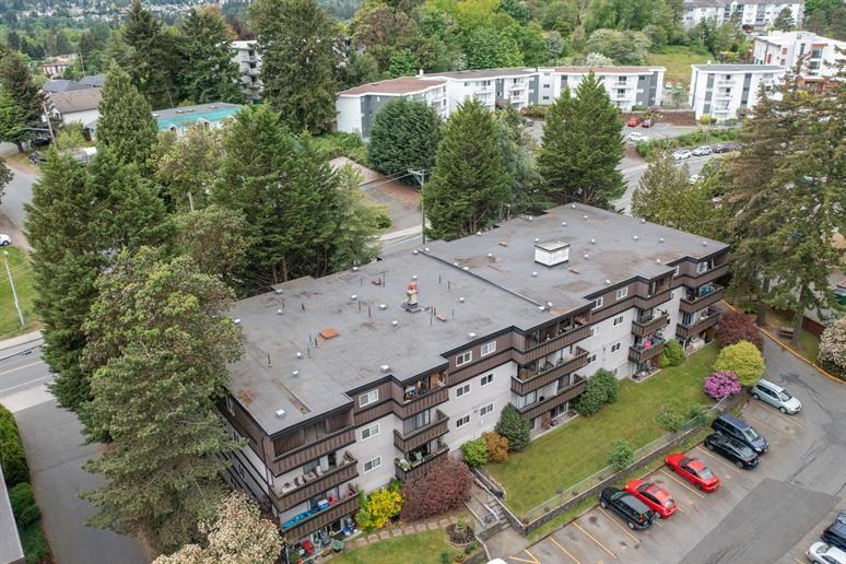 Parkland House - Photo 2 of 12