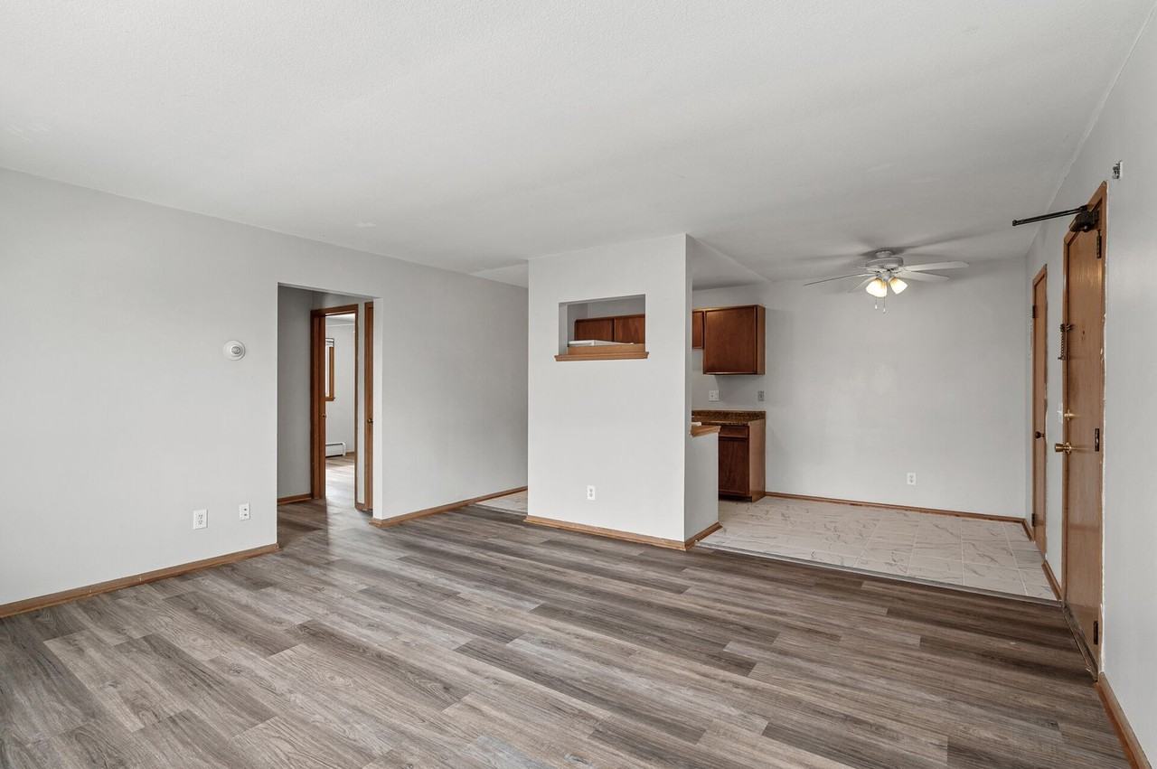 Hanson Court Apartments - Photo 2 of 35