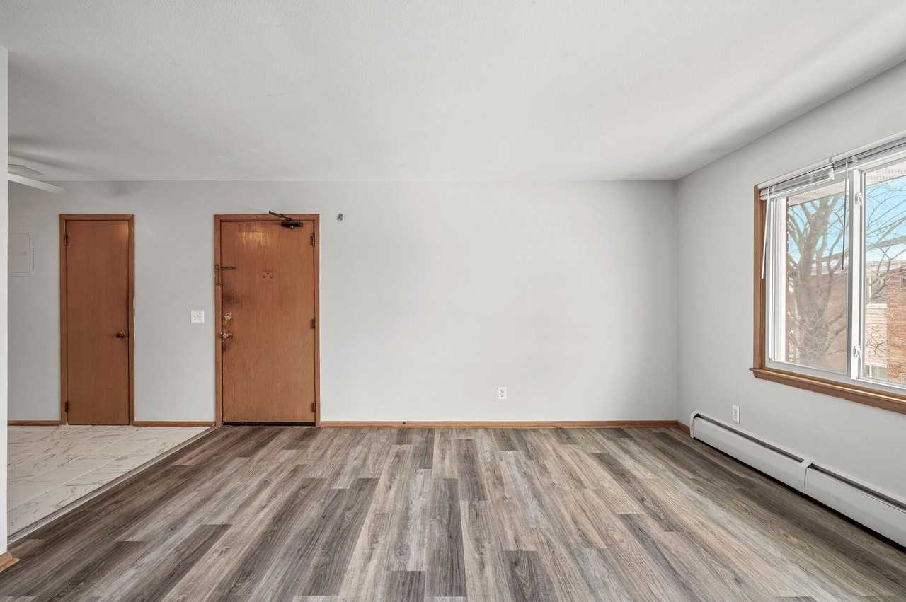 Hanson Court Apartments - Photo 4 of 35