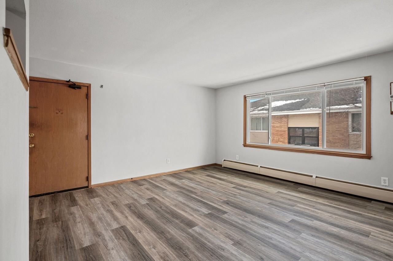 Hanson Court Apartments - Photo 5 of 35