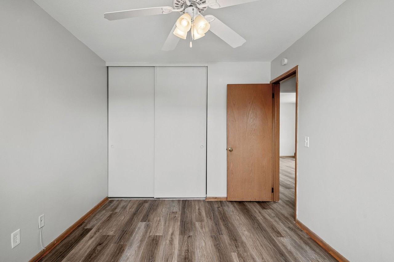 Hanson Court Apartments - Photo 7 of 35