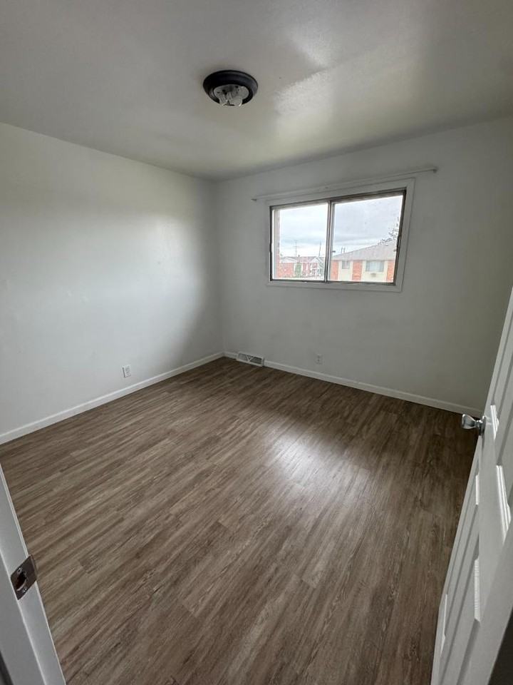 8616 Buckingham Dr - Photo 2 of 3