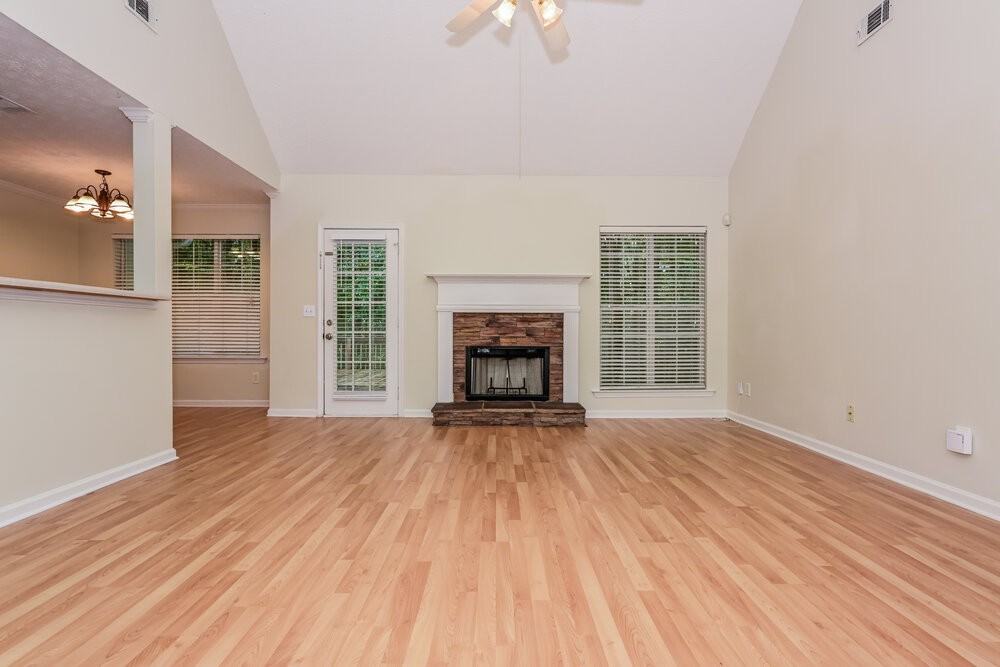 190 Dillion Dr - Photo 4 of 17