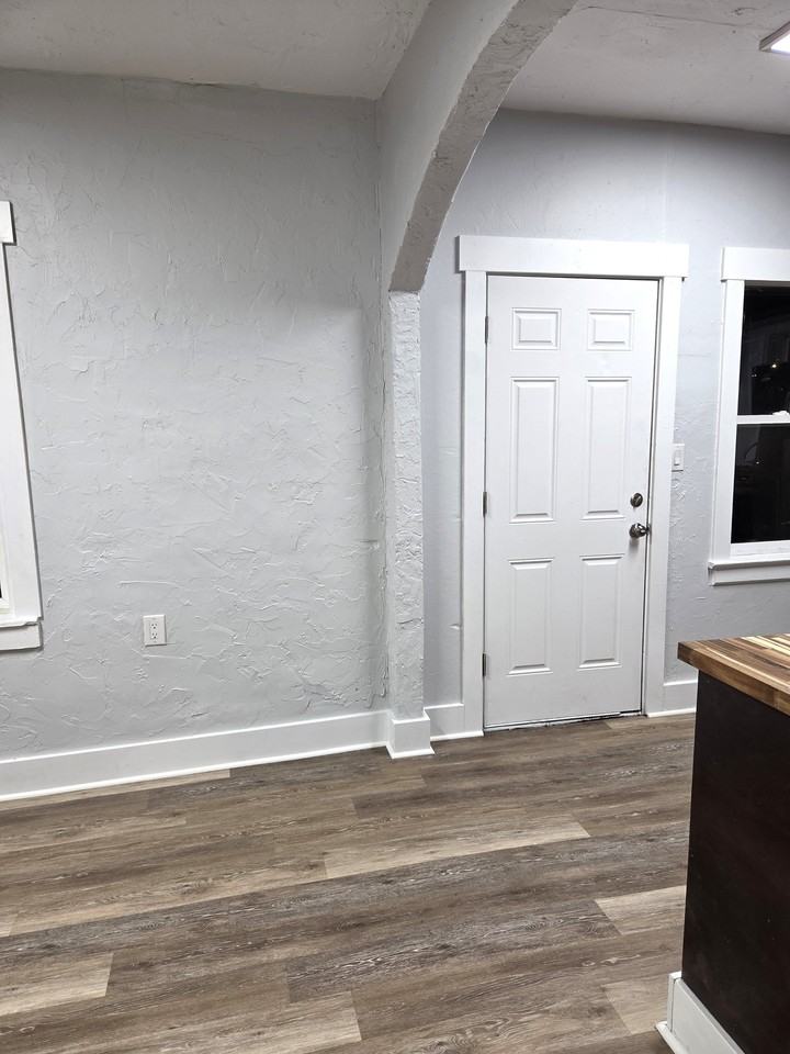 324 S 26th St #SFH - Photo 3 of 16