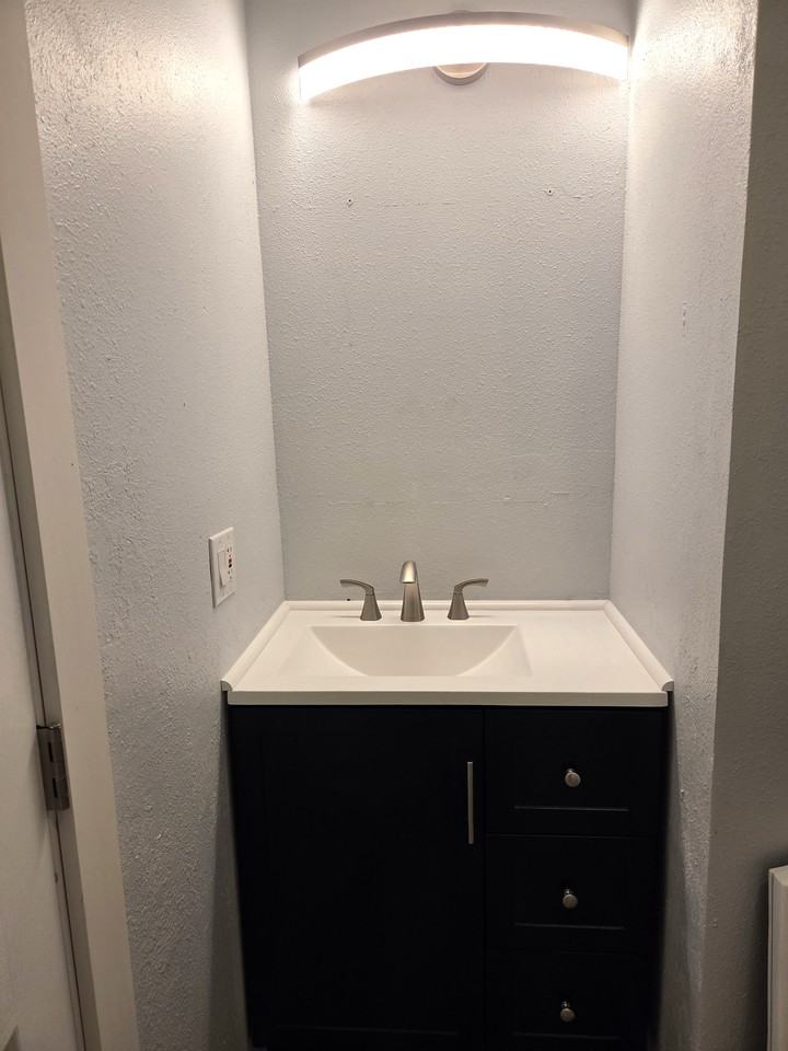 324 S 26th St #SFH - Photo 5 of 16