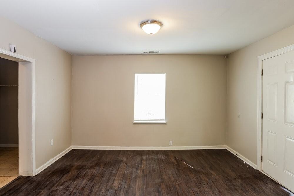 730 Parker St - Photo 4 of 16