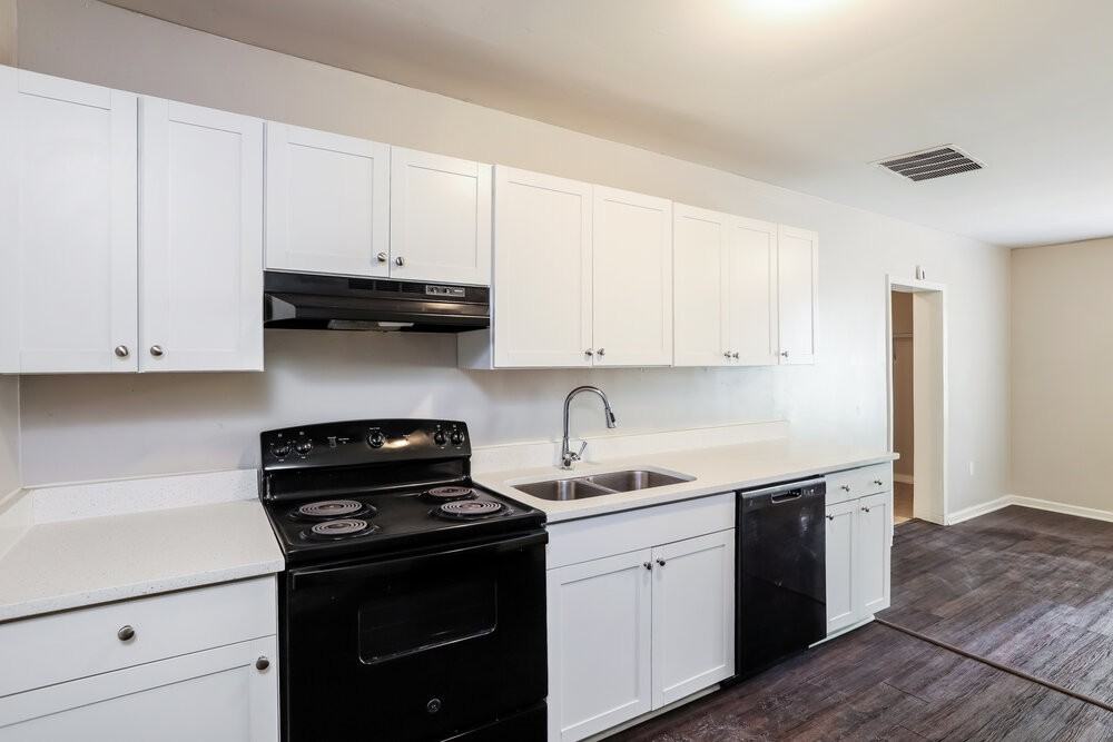 730 Parker St - Photo 7 of 16