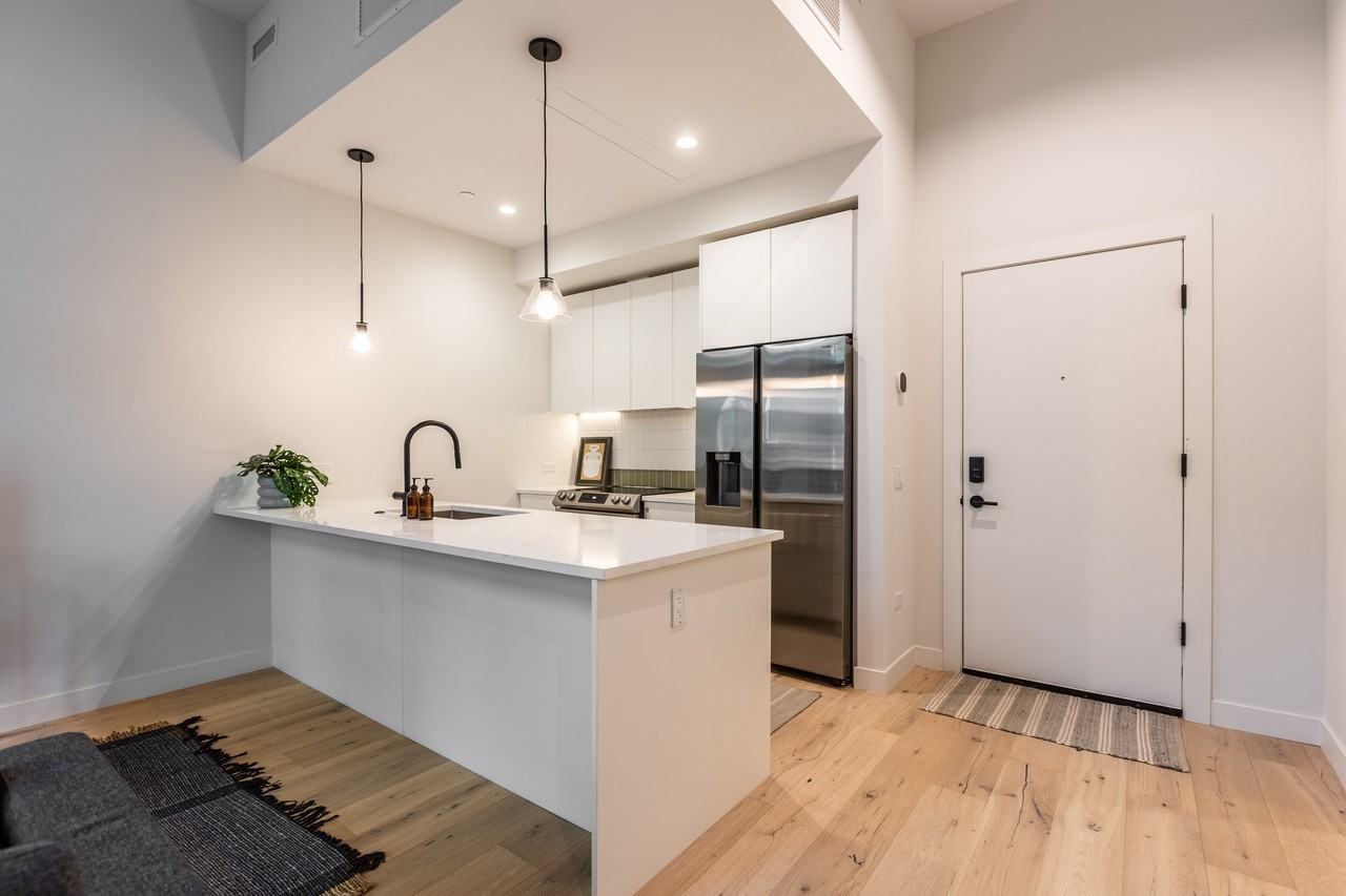 Lodge Evanston #1700-01 - Photo 2 of 24