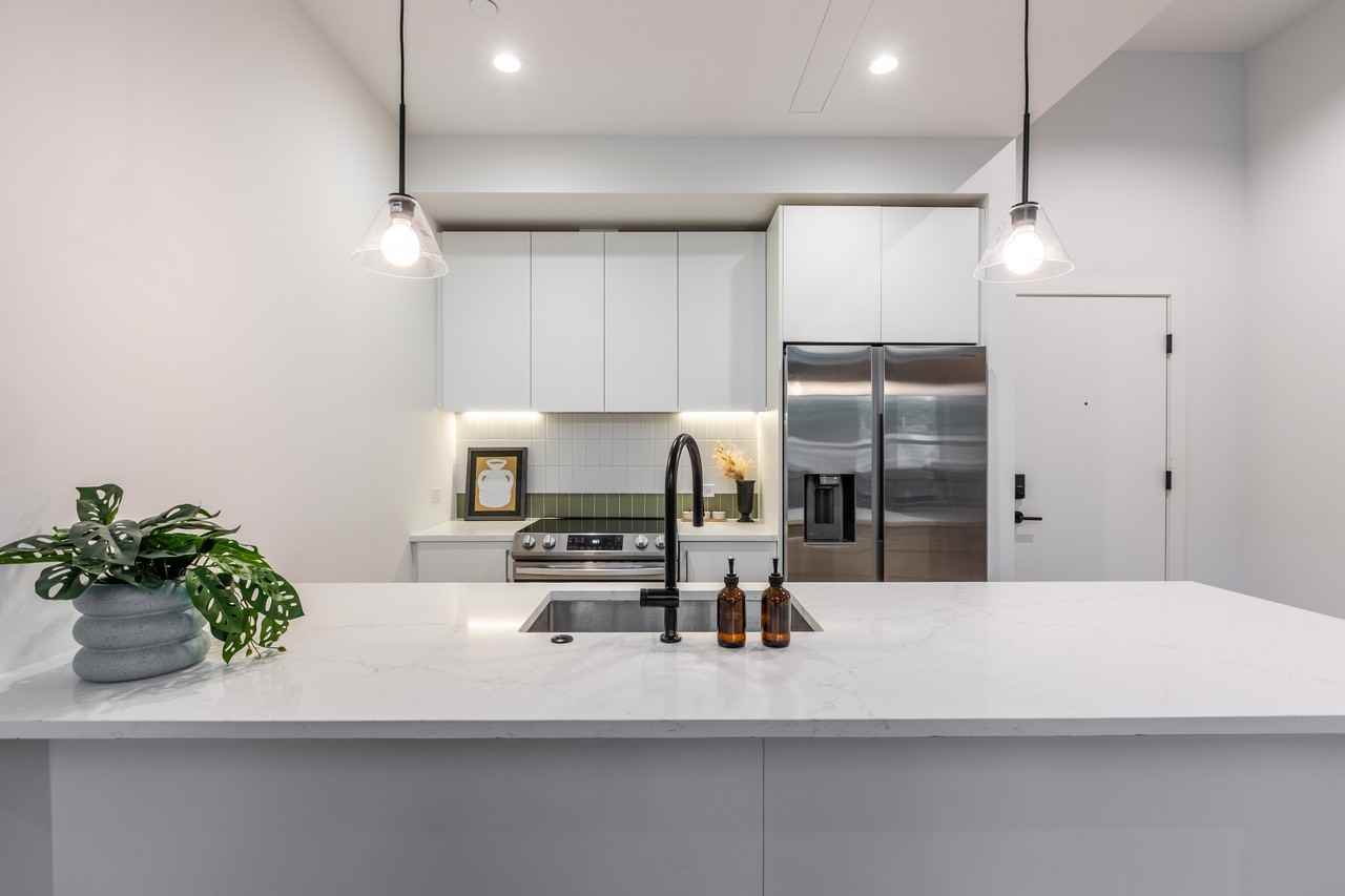 Lodge Evanston #1700-01 - Photo 4 of 24