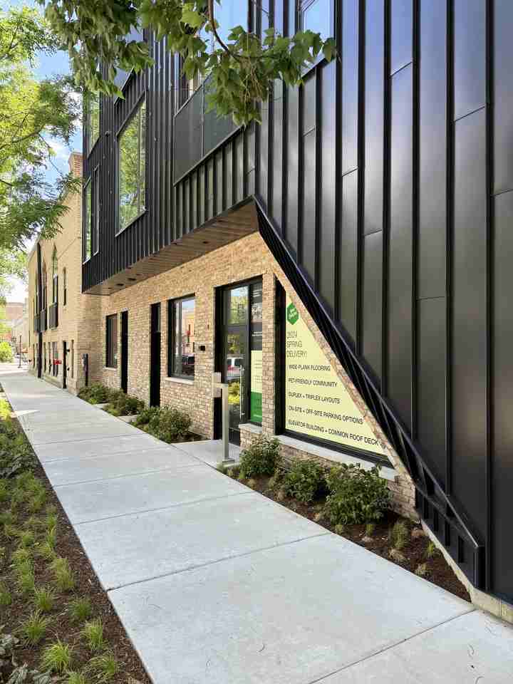 Lodge Evanston #1712-306 - Photo 3 of 7