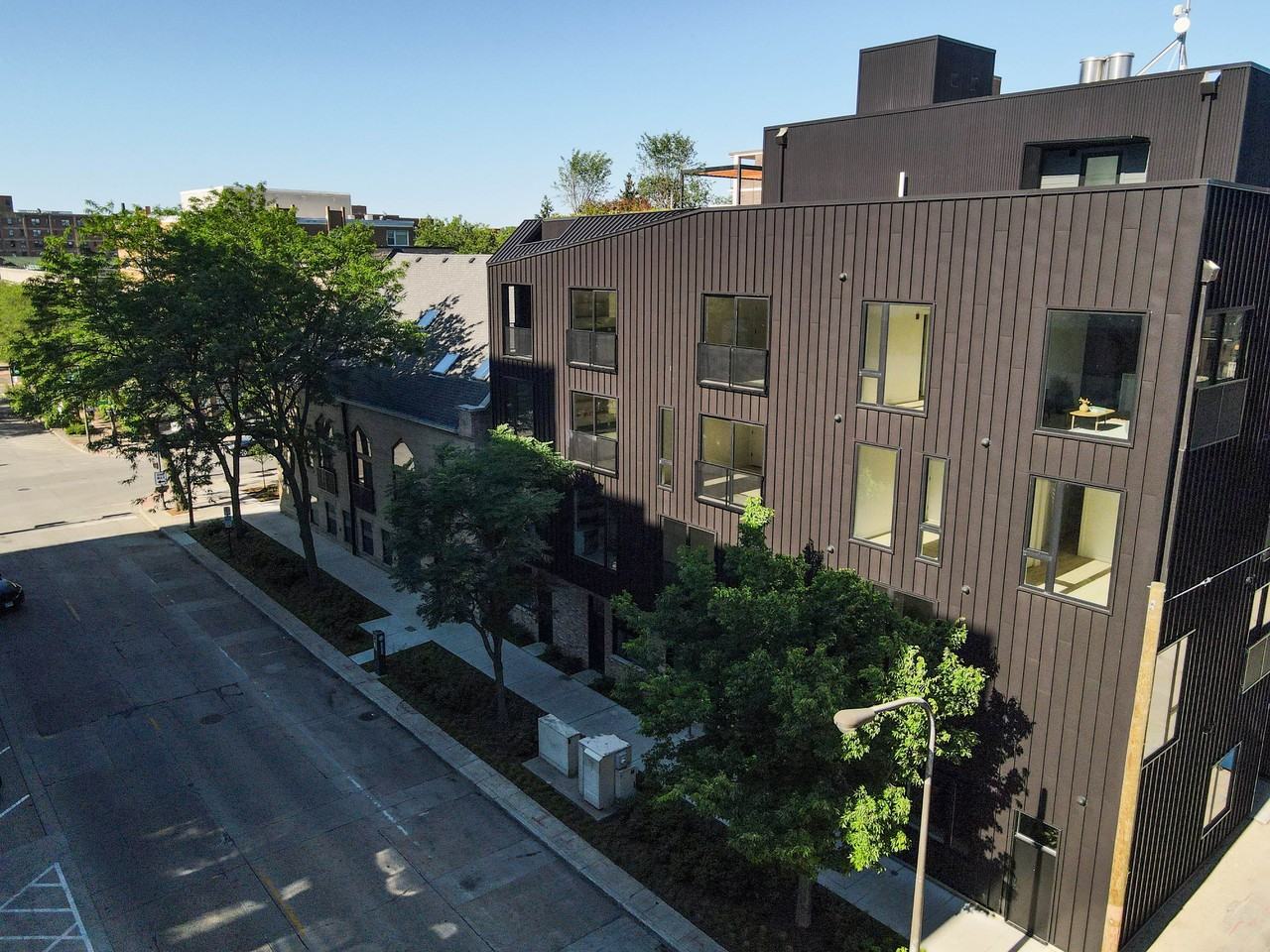 Lodge Evanston #1712-306 - Photo 6 of 7