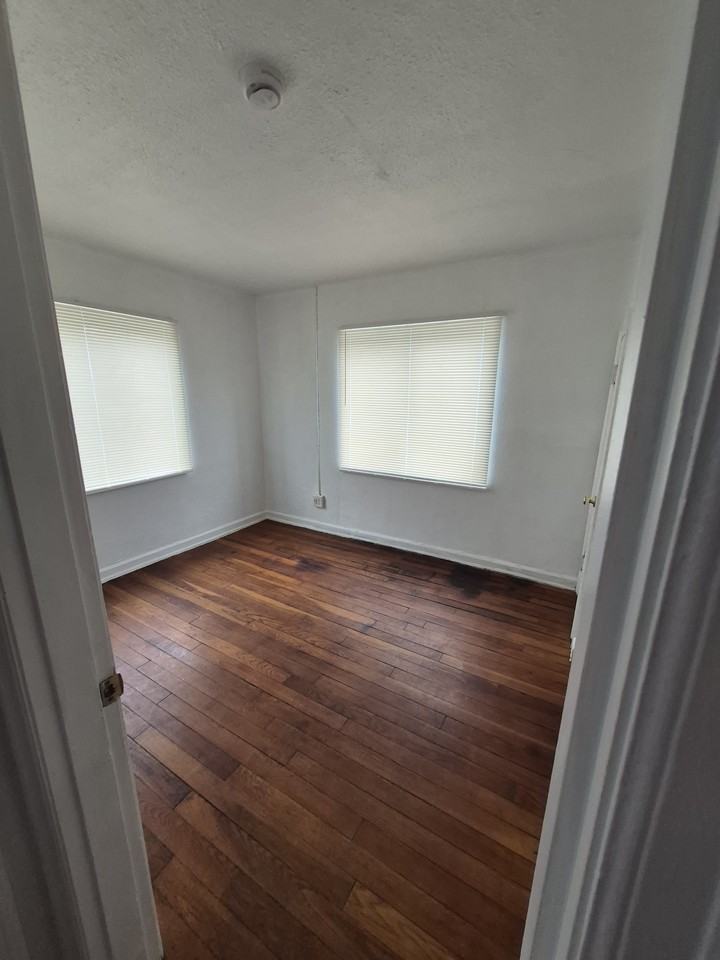 35 N Wright Ave #A - Photo 2 of 5