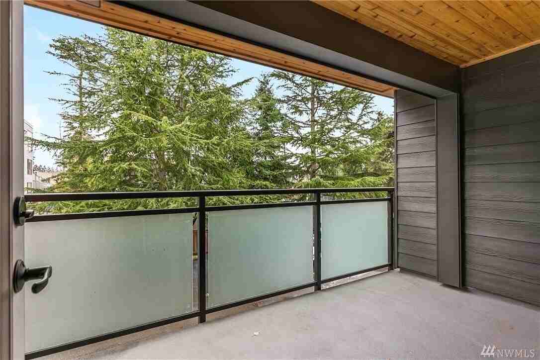 5818 Ne 70th St #A302 - Photo 5 of 18