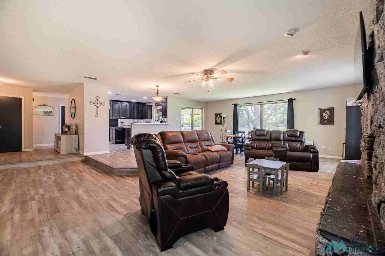 1706 Fairway Ter - Photo 2 of 17