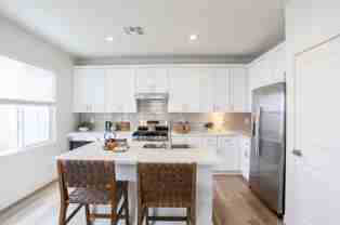 6533 N 15th Dr - Photo 1 of 1