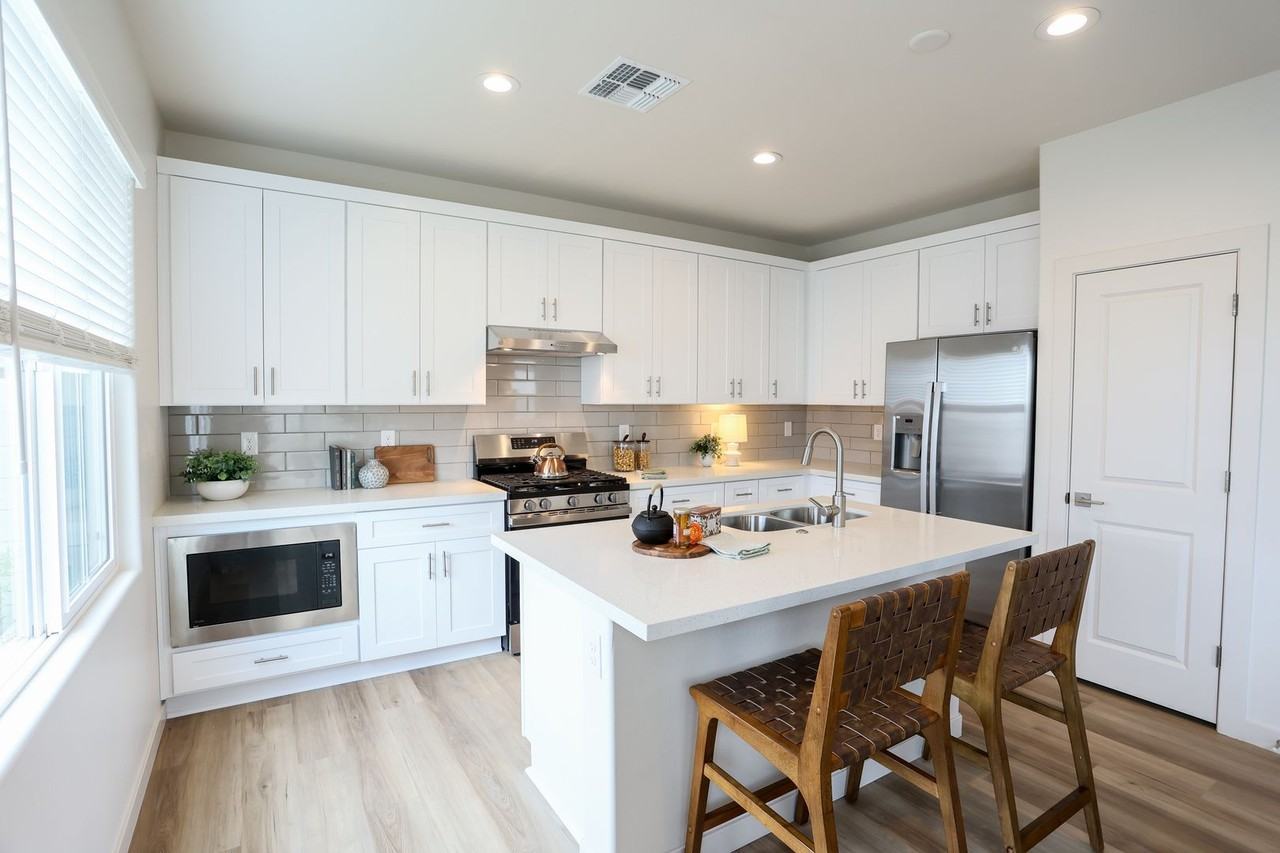 6533 N 15th Dr - Photo 3 of 29