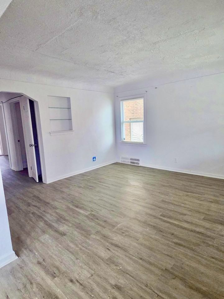 9589 Mansfield St #1 - Photo 3 of 20