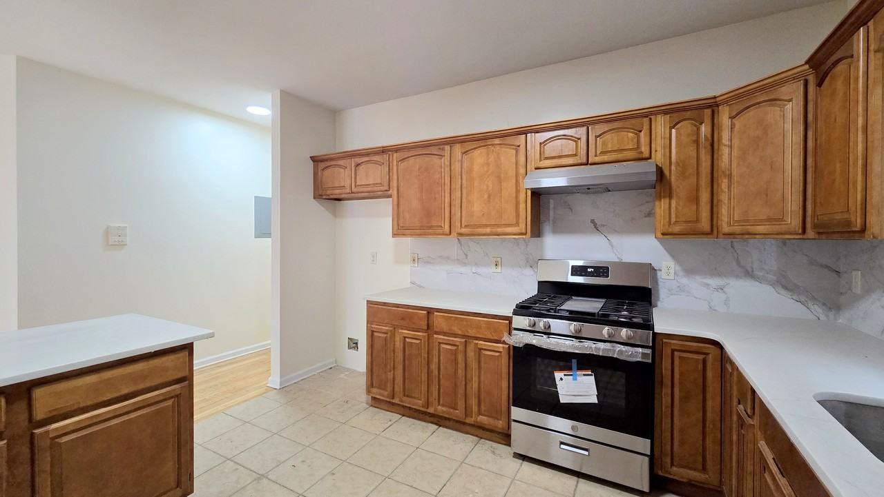 157 Manchester Place #2 - Photo 5 of 15